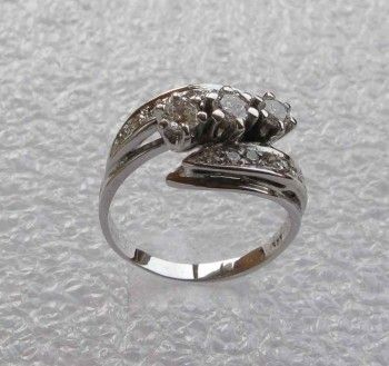 Золотое кольцо с бриллиантами, Артикул 150