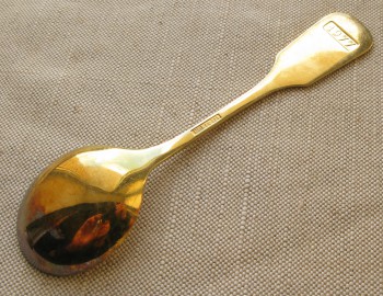 Robbe & Berking 1977г. Годовая ложка, серебро 925 проба, позолота, эмаль. 54.9 грамма, 174мм., Артикул 1503