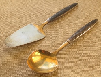 Сервировачная ложка и лопатка, серебро, позолота, 916 проба, 1969г. Таллин , общий вес 142 грамма, возможна продажа по отдельности . 210,205мм., Артикул 1507