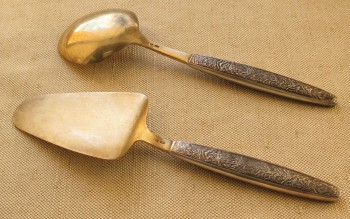 Сервировачная ложка и лопатка, серебро, позолота, 916 проба, 1969г. Таллин , общий вес 142 грамма, возможна продажа по отдельности . 210,205мм., Артикул 1507