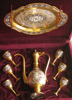 Набор для спиртного, серебро, золочение, эмаль, Кубачи, коробка. 1245грамма. 894 проба по спектрометру. 235мм высота кувшина, поднос 210х280мм., Артикул 1520