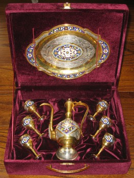 Набор для спиртного, серебро, золочение, эмаль, Кубачи, коробка. 1245грамма. 894 проба по спектрометру. 235мм высота кувшина, поднос 210х280мм., Артикул 1520