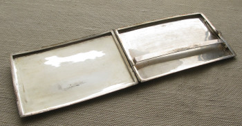 Портсигар, серебро 900 проба, Вьетнам, 128 грамм, 79х117мм, оригинальная коробка., Артикул 1583