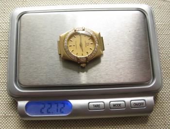 Дамские наручные часы OMEGA, золото 750 проба, бриллианты, 22.7 грамма, кварц. 23х25мм., Артикул 1696