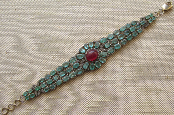 Браслет рубин 12,4 карата, изумруды  24,75 карата 0.83 , бриллианты 3 карата, Артикул 462