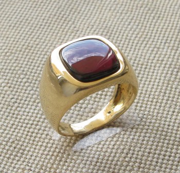 Кольцо, золото 750 проба, 16.9 грамма, Италия, Valenza, 1985., Гранат 8.5 карат, заключение МГУ. Тест спектрометра. 22 размер., Артикул 529