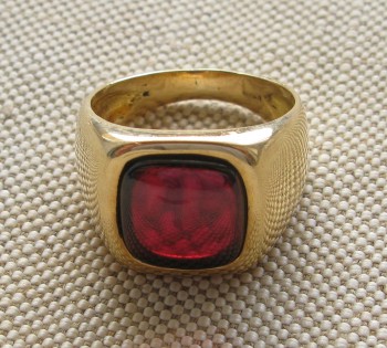 Кольцо, золото 750 проба, 16.9 грамма, Италия, Valenza, 1985., Гранат 8.5 карат, заключение МГУ. Тест спектрометра. 22 размер., Артикул 529