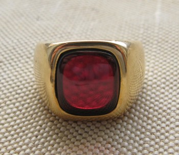 Кольцо, золото 750 проба, 16.9 грамма, Италия, Valenza, 1985., Гранат 8.5 карат, заключение МГУ. Тест спектрометра. 22 размер., Артикул 529