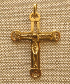 Крест, золото 750 проба, 7.84 грамма, 35х47мм. Италия, AREZZO,  импортирован в Чехословакию., Артикул 551
