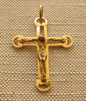 Крест, золото 750 проба, 7.84 грамма, 35х47мм. Италия, AREZZO,  импортирован в Чехословакию., Артикул 551