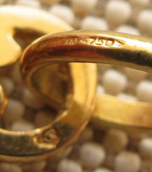 Крест, золото 750 проба, 7.84 грамма, 35х47мм. Италия, AREZZO,  импортирован в Чехословакию., Артикул 551