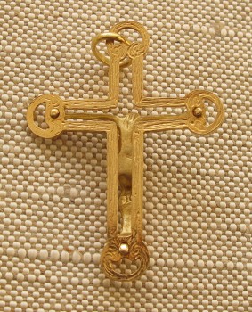 Крест, золото 750 проба, 7.84 грамма, 35х47мм. Италия, AREZZO,  импортирован в Чехословакию., Артикул 551
