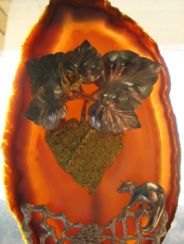 Самородки,  золото 118.44 грамма 883проба, серебро 925 проба 748 грамм, агат. Размер композиции 265х165мм. Сертификат САМОРОДКИ КОЛЫМЫ.10рублей для понимания размера., Артикул 561