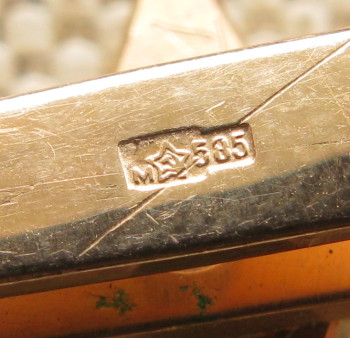 Зажим для галстука, золото 585 проба, 12.95 грамма, Москва, сапфир, бриллиант. 65мм., Артикул 566