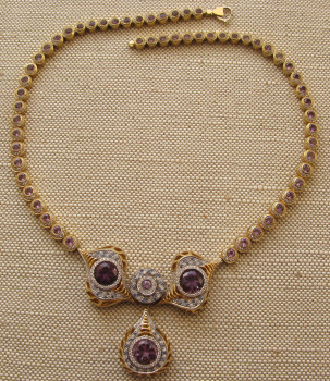 Колье, золото 750 проба, бриллианты 5,18 карата, сапфиры 0,54 карата, аметисты 16карат . 427мм. 70.5 грамма., Артикул 591