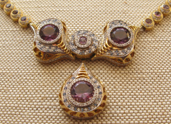 Колье, золото 750 проба, бриллианты 5,18 карата, сапфиры 0,54 карата, аметисты 16карат . 427мм. 70.5 грамма., Артикул 591