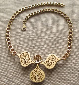 Колье, золото 750 проба, бриллианты 5,18 карата, сапфиры 0,54 карата, аметисты 16карат . 427мм. 70.5 грамма., Артикул 591