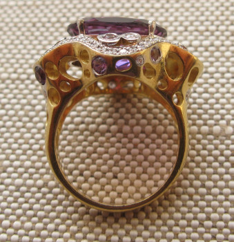 Кольцо, золото 750проба , бриллианты 0,71карата, аметист 8 карат, 13.9грамма, 18.5 размер., Артикул 593