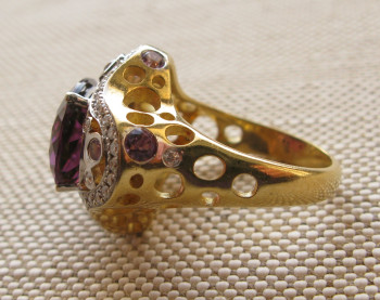 Кольцо, золото 750проба , бриллианты 0,71карата, аметист 8 карат, 13.9грамма, 18.5 размер., Артикул 593