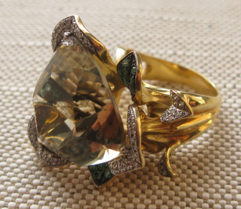 Кольцо, золото 750 проба, изумруды 0.35карата, бриллианты 1.08 карата, цитрин 21 карат, 24.97грамма, 18 размер., Артикул 595