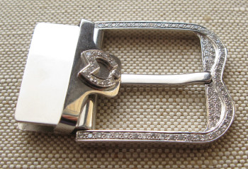 Пряжка для ремня, бриллианты 1.69ct расчетная, 1.89 реальная масса выбита ювелиром,  золото 750 проба, Артикул 596